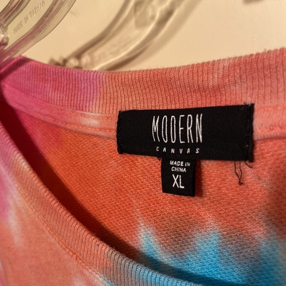 Sweatshirt - Picture 2 of 3